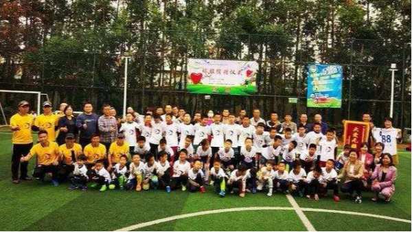 奔跑吧，足球少年！丨鴻富誠助力鳳凰少兒足球
